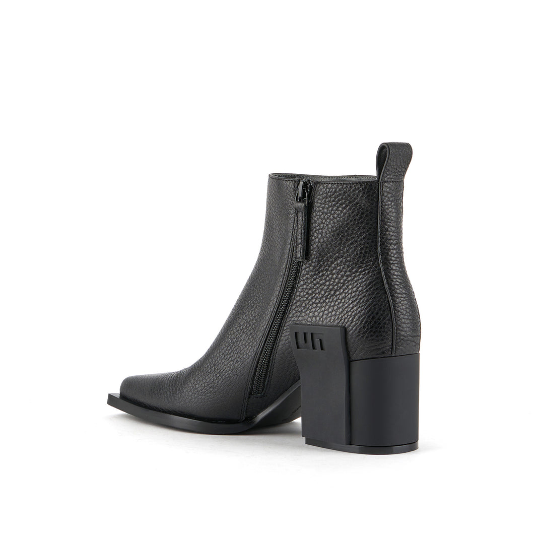 jimmy mid black angle in view