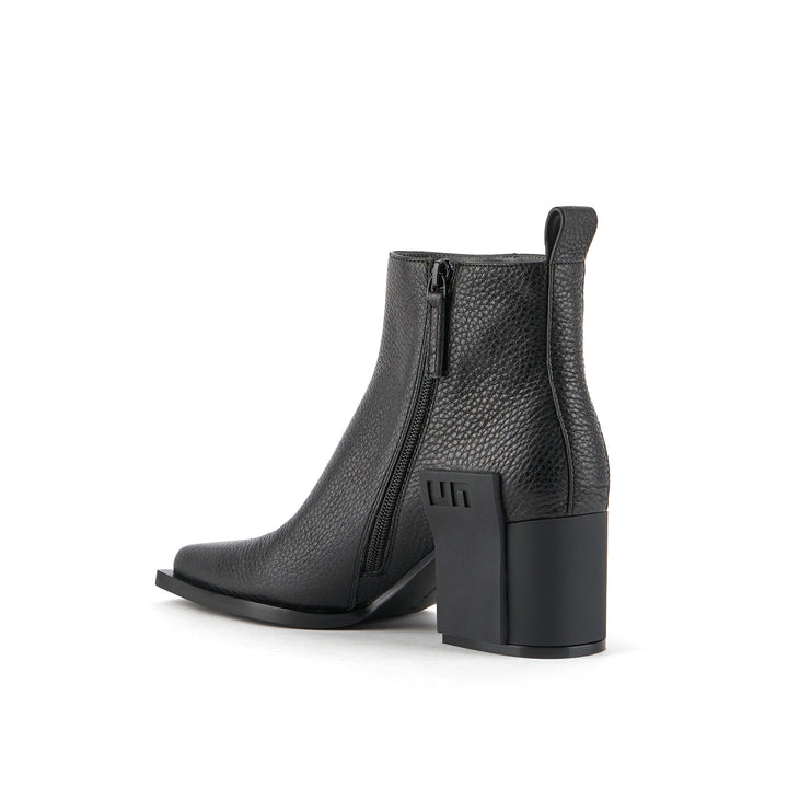 jimmy mid black angle in view