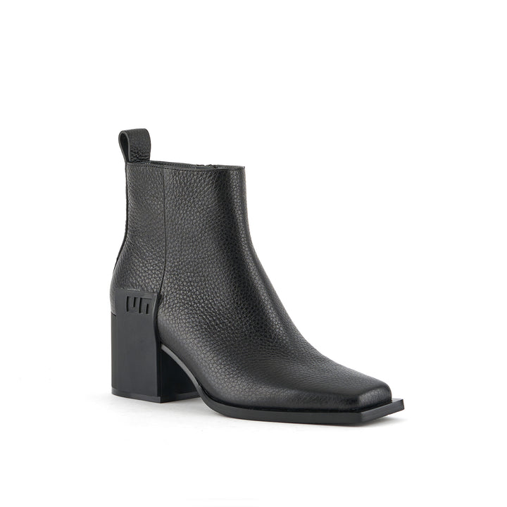 jimmy mid black angle out view