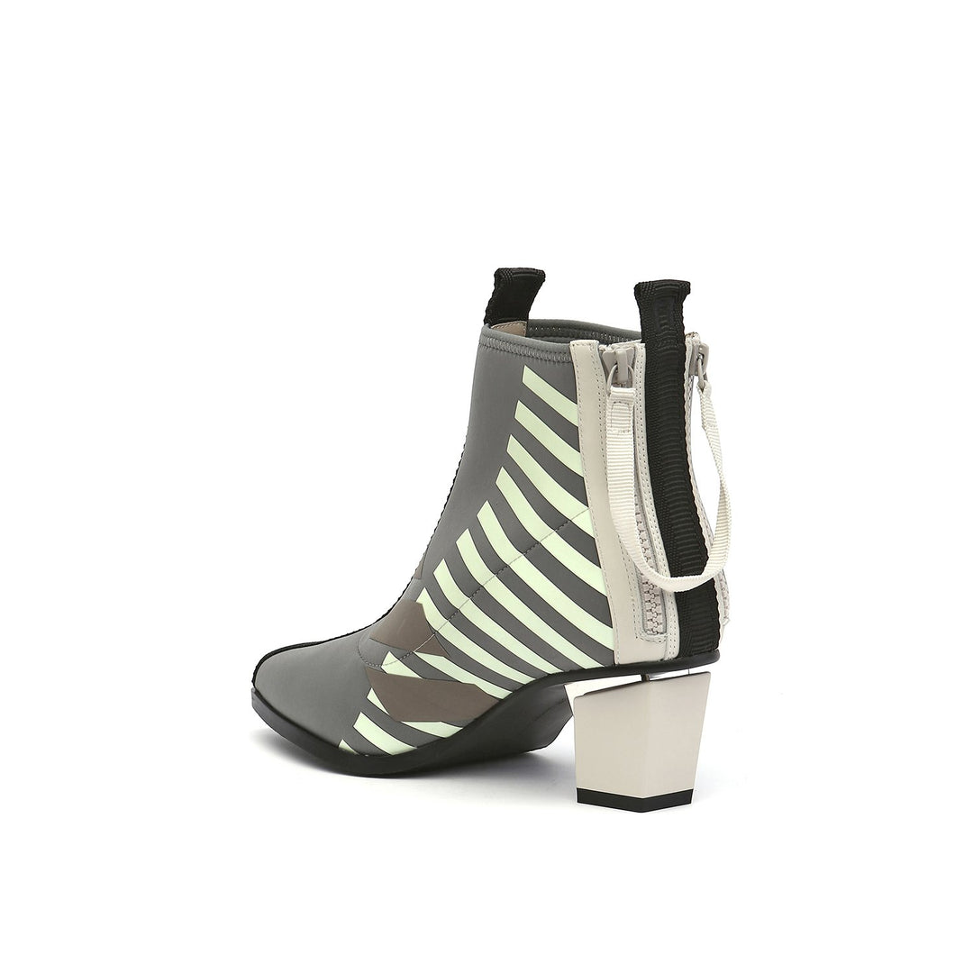 lev calli mid grey angle in view