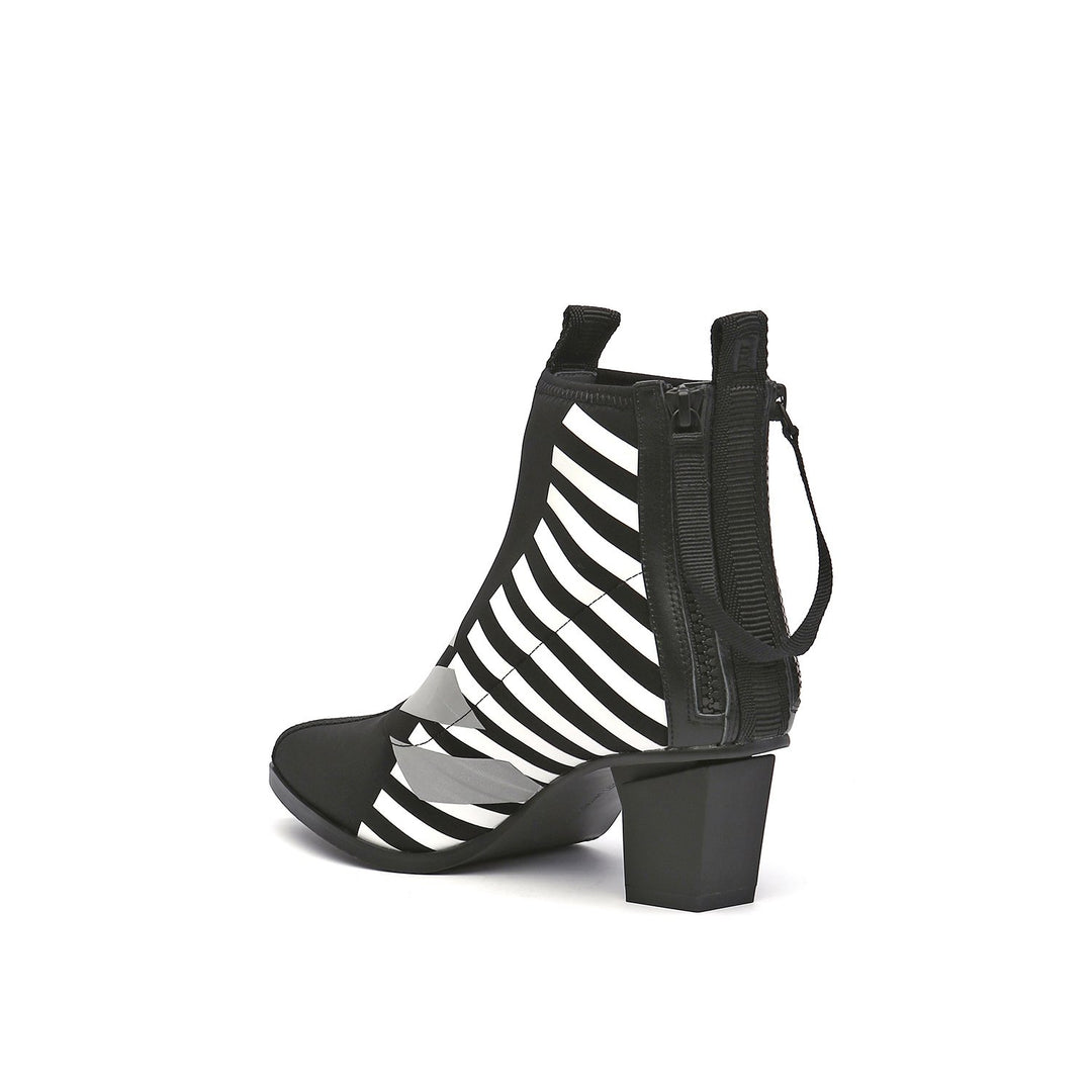 lev calli mid mono angle in view