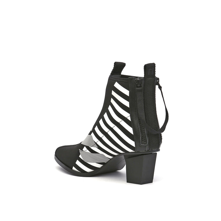 lev calli mid mono angle in view