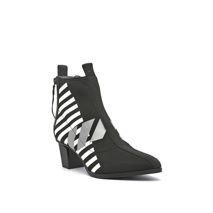 lev calli mid mono angle out view