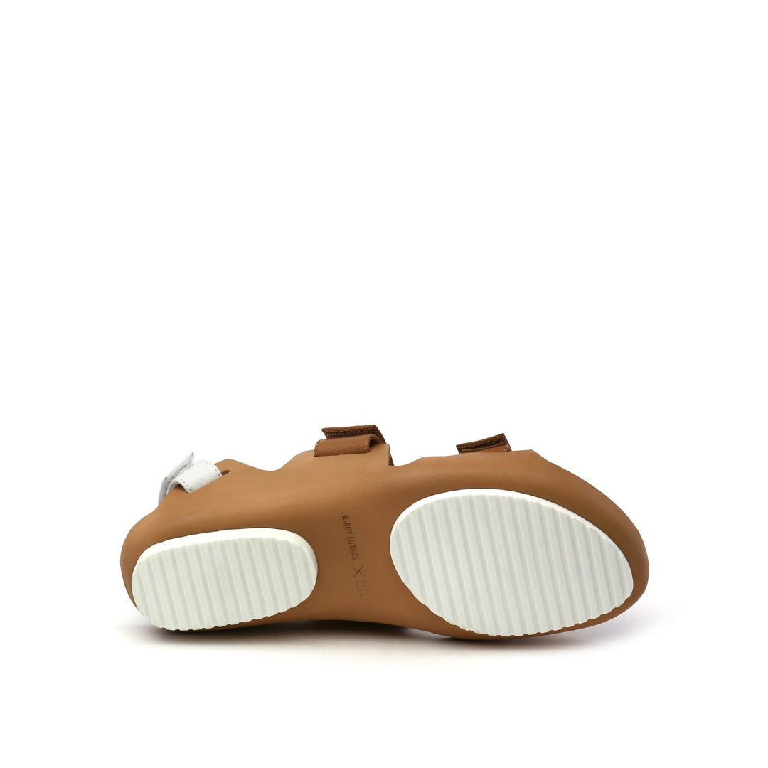 lilt sandal beige + white bottom view