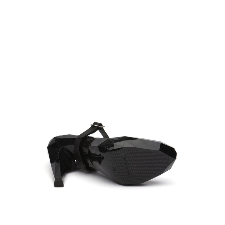 lo res pump black bottom view