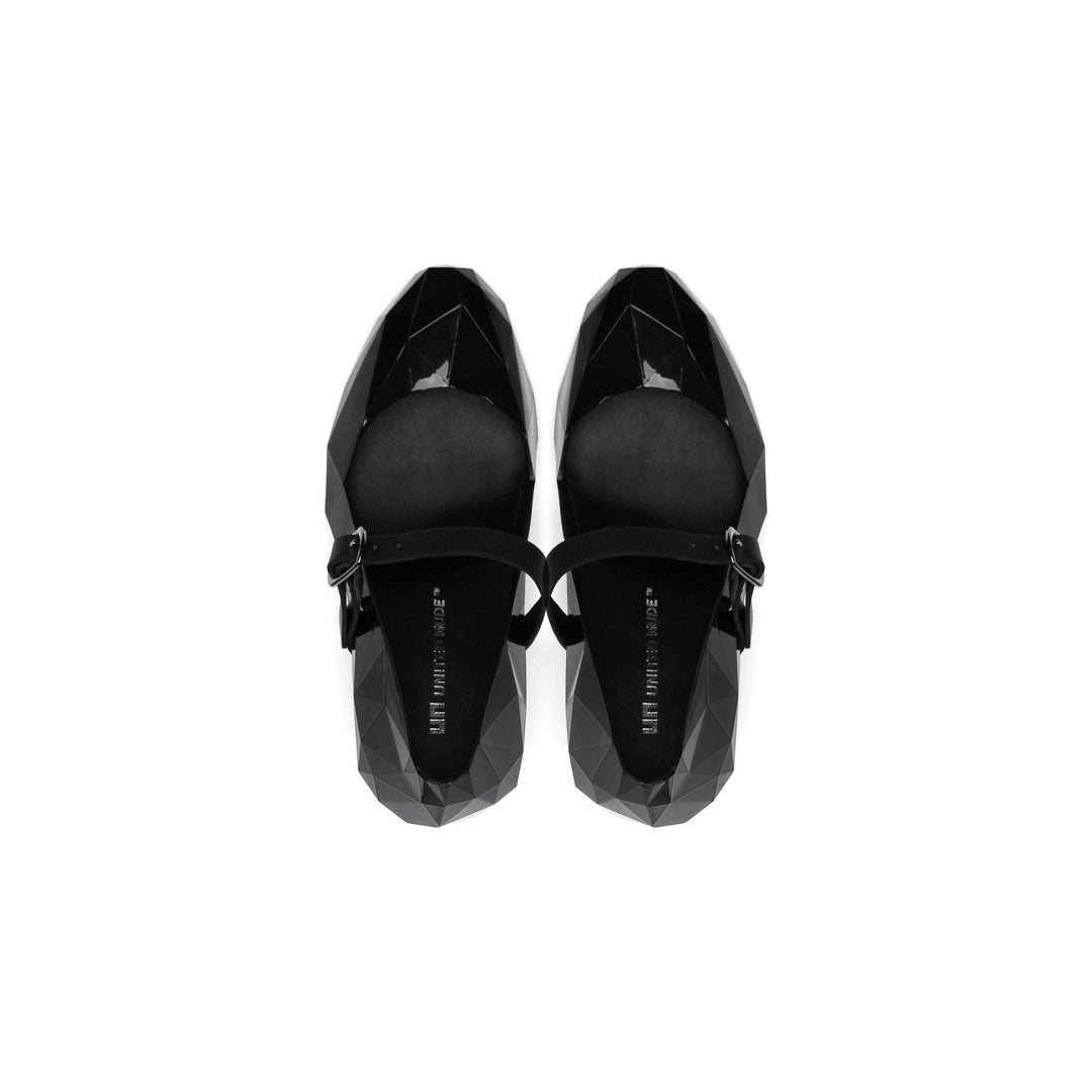 lo res pump black top view