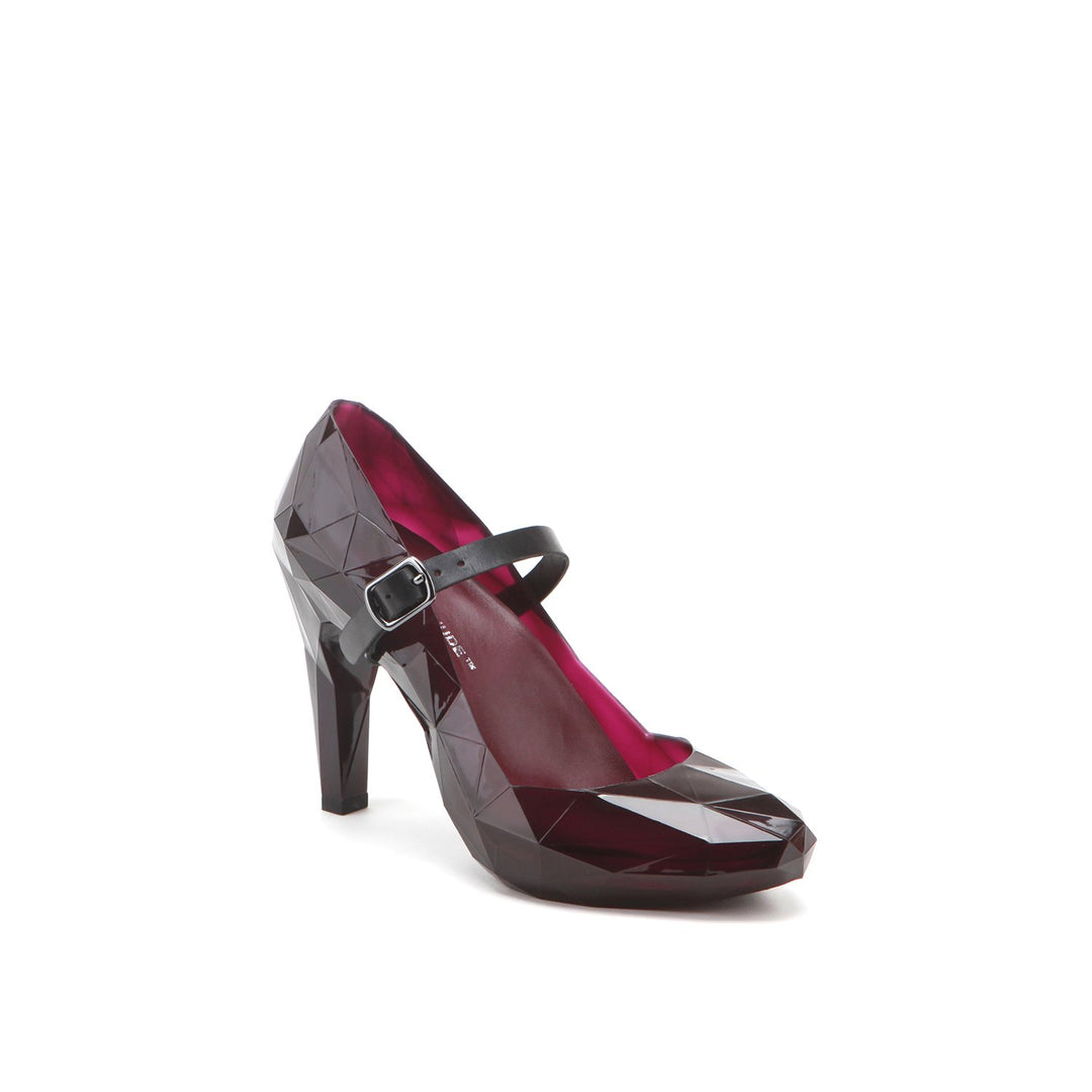 lo res pump burgundy angle out view