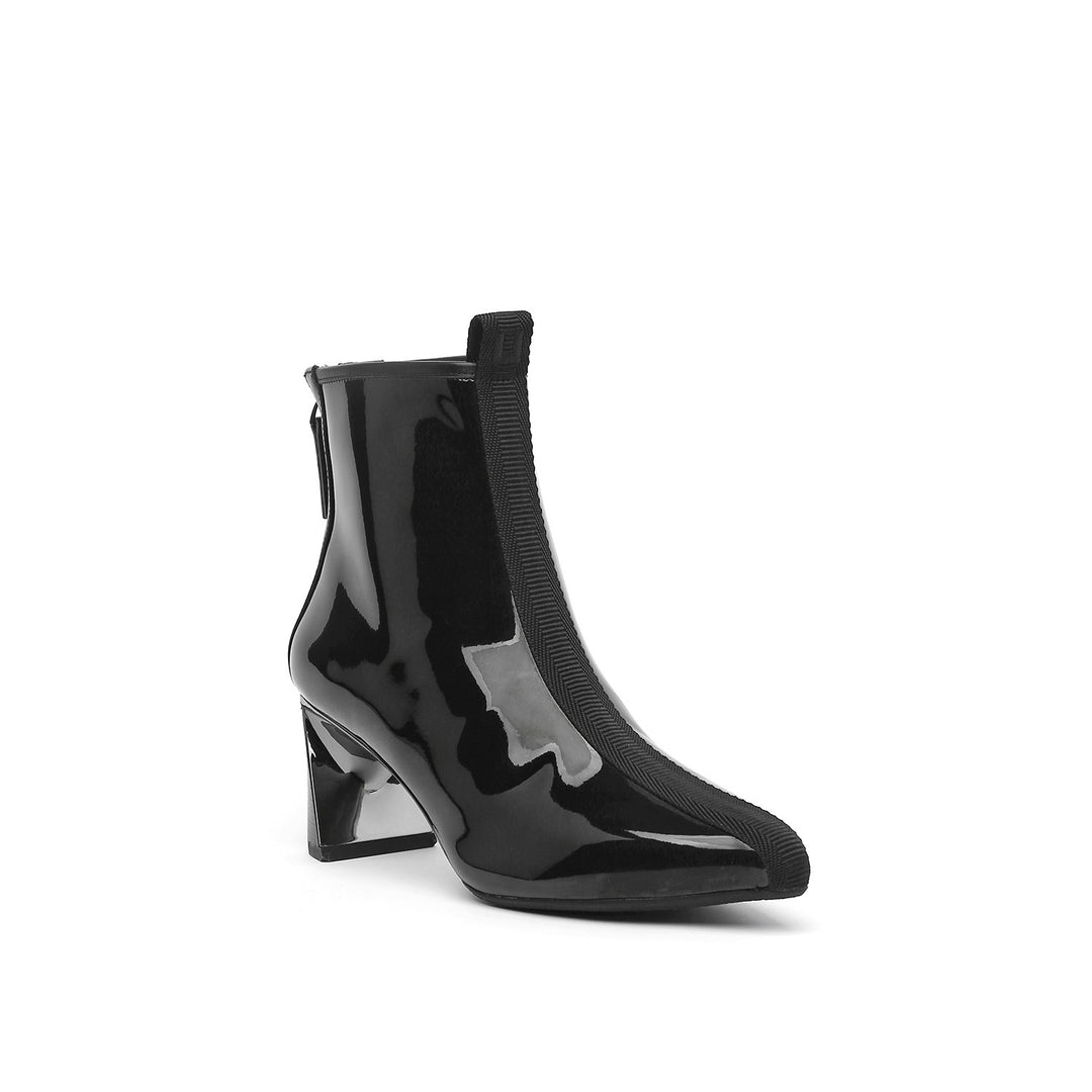 lucid molten mid black angle out view