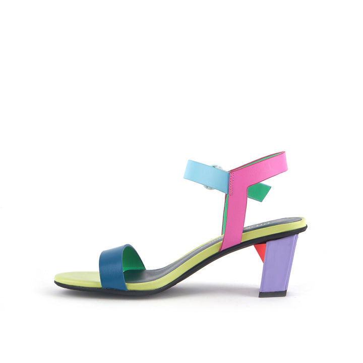 luxor light mid resort inside view