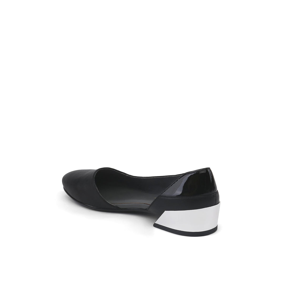 maya black angle in view