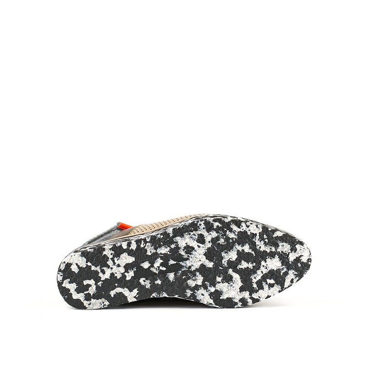 miku space caramel bottom view