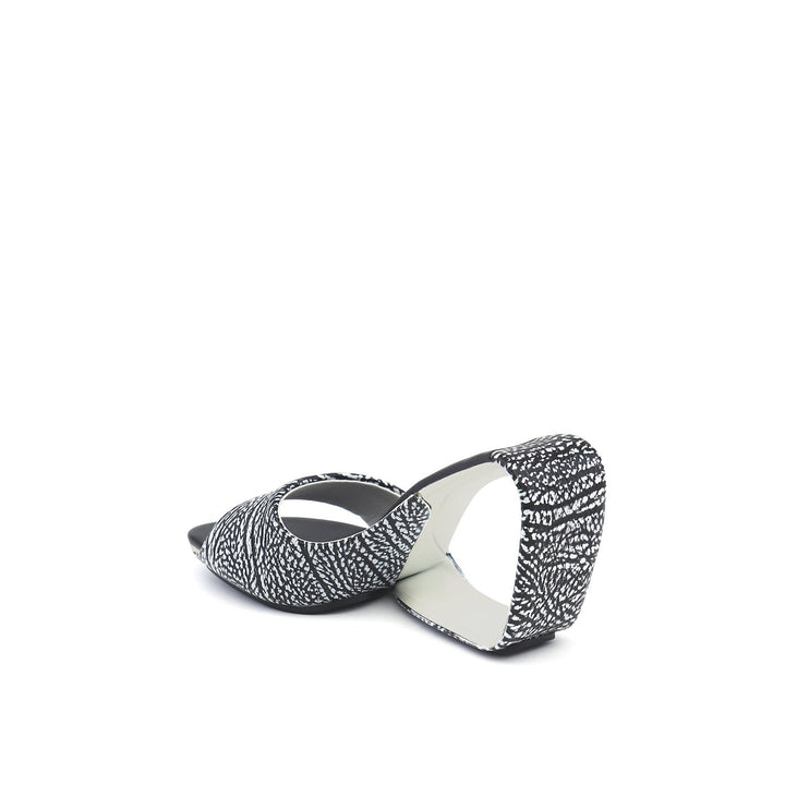 mobius hi black white mix angle in view