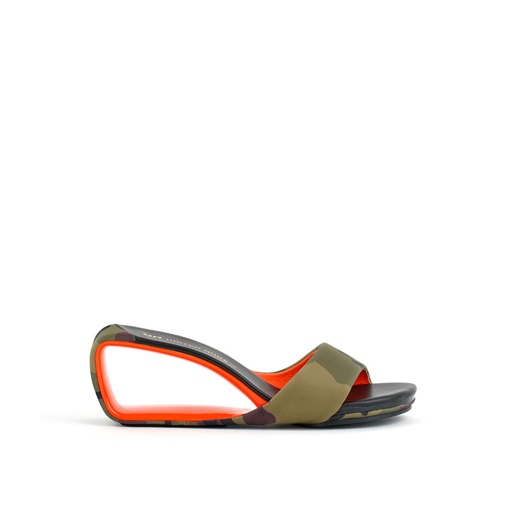 mobius mid camouflage out view