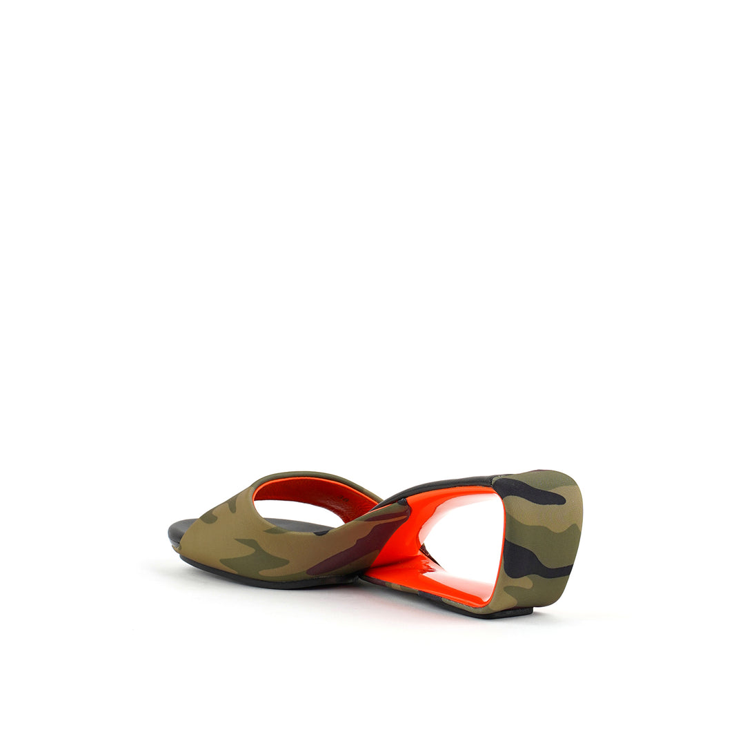 mobius mid camouflage angle in view