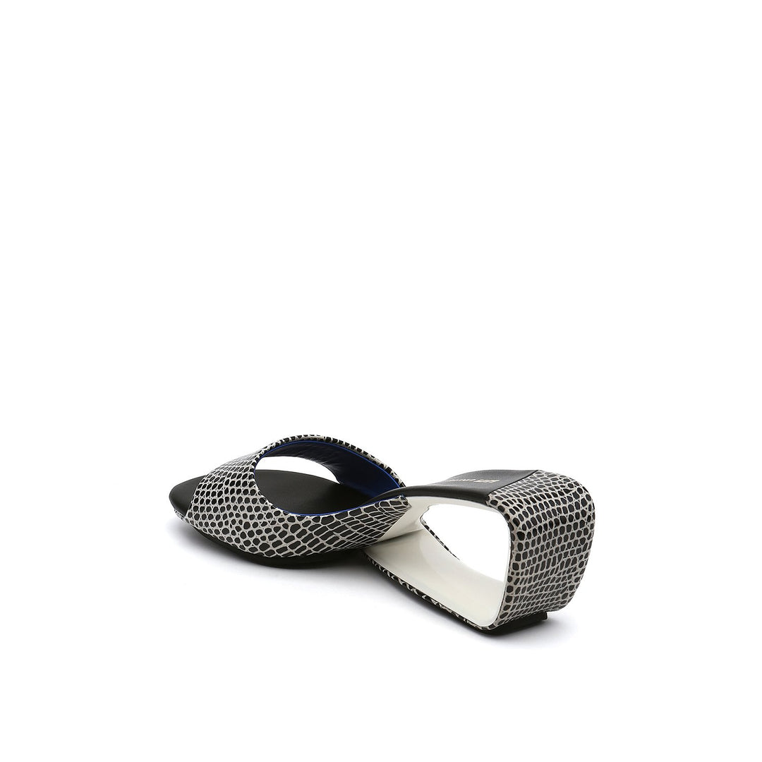 mobius mid summer mix angle in view