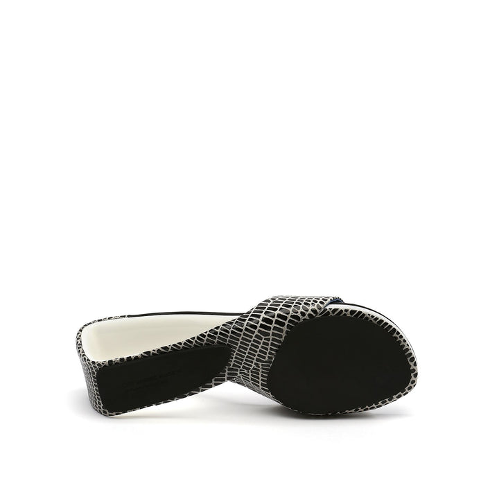 mobius mid summer mix bottom view