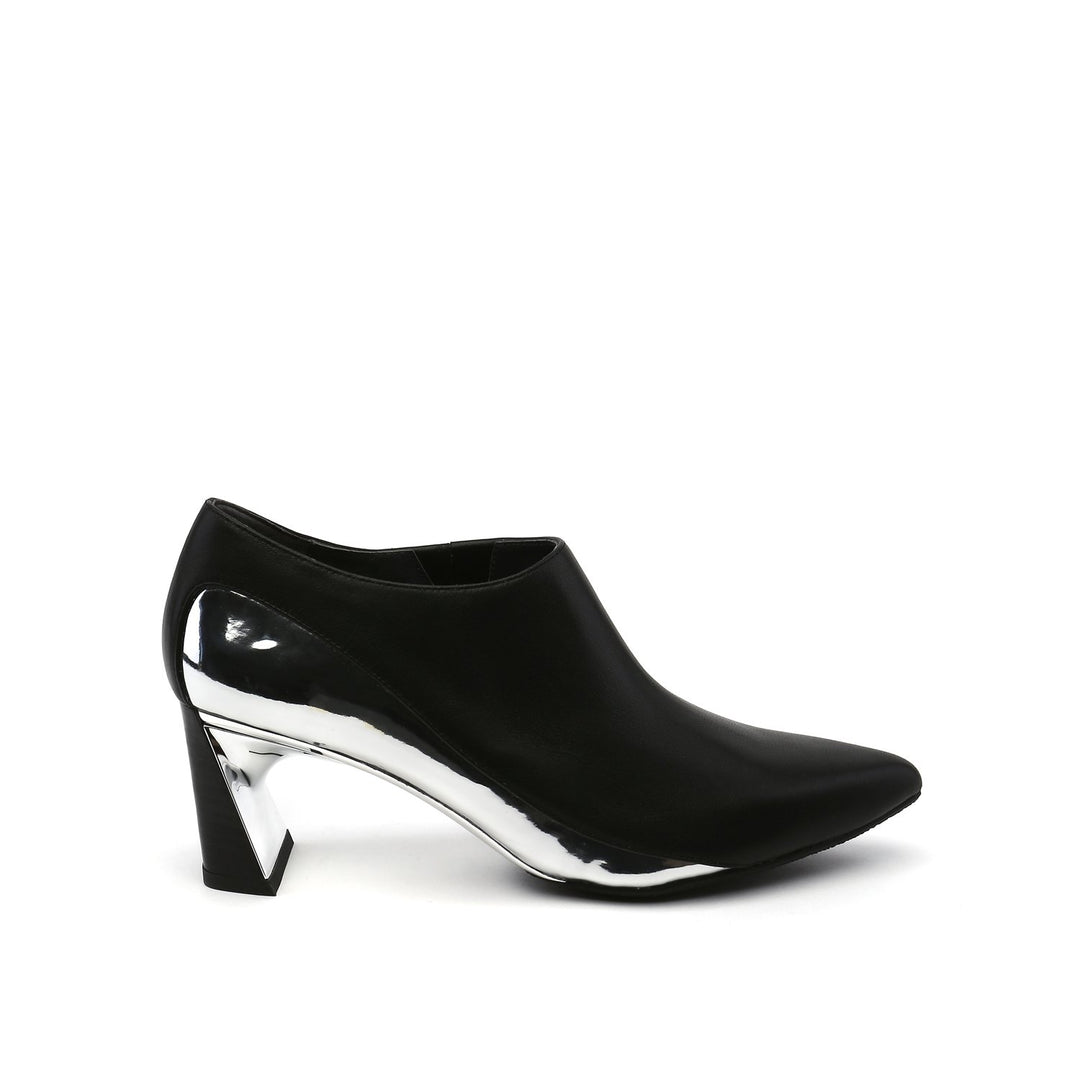 molten flow bootie mid black out view