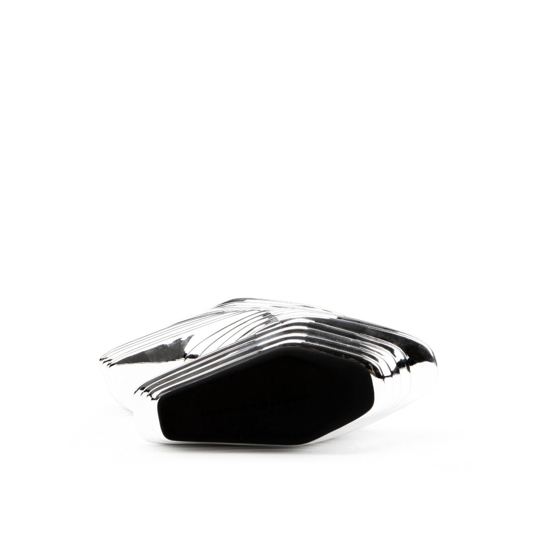 zaha nova silver bottom view