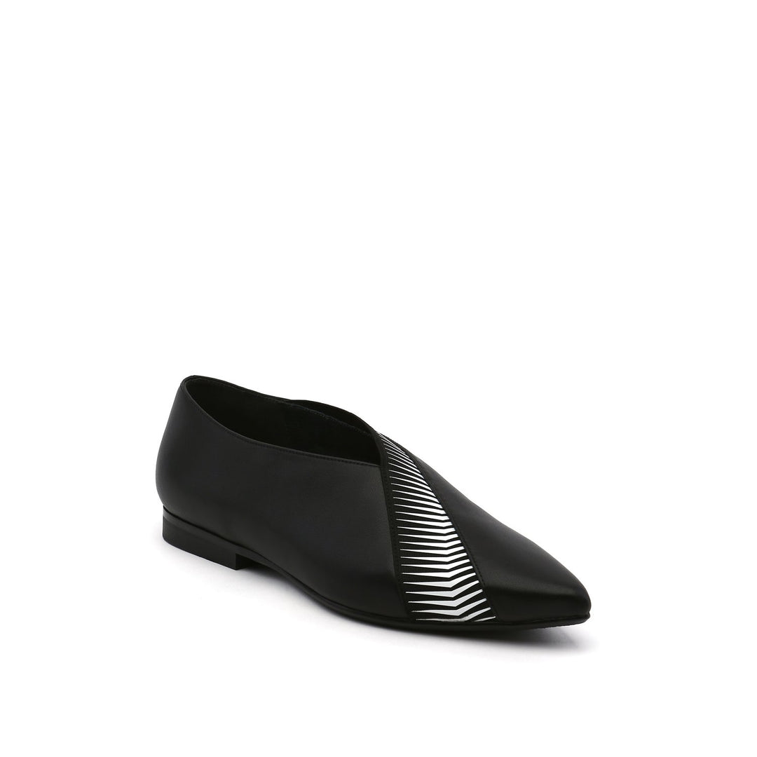 peek pump lo black angle out view