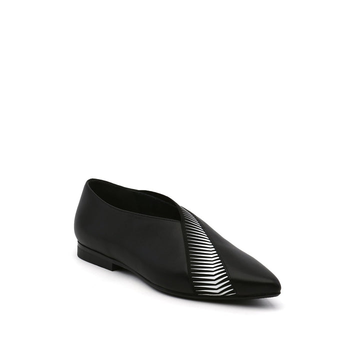 peek pump lo black angle out view