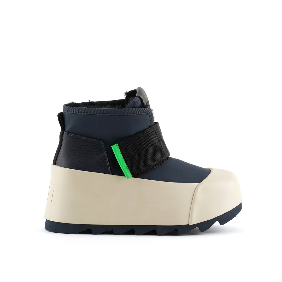 polar run dark spring out view