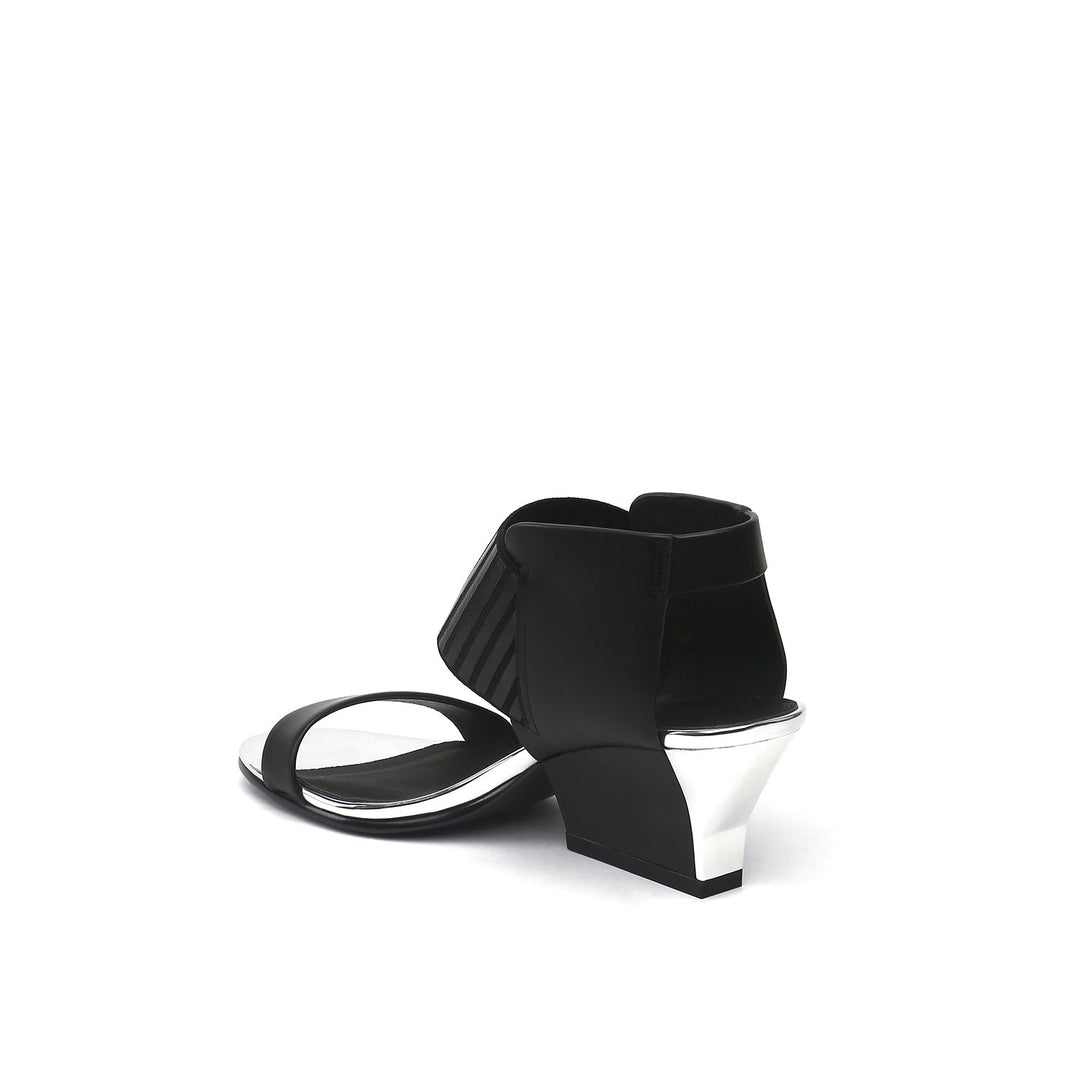 raiko black angle in view