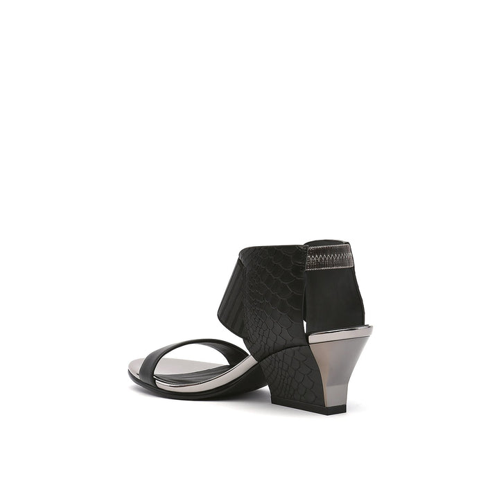 raiko black iii angle in view