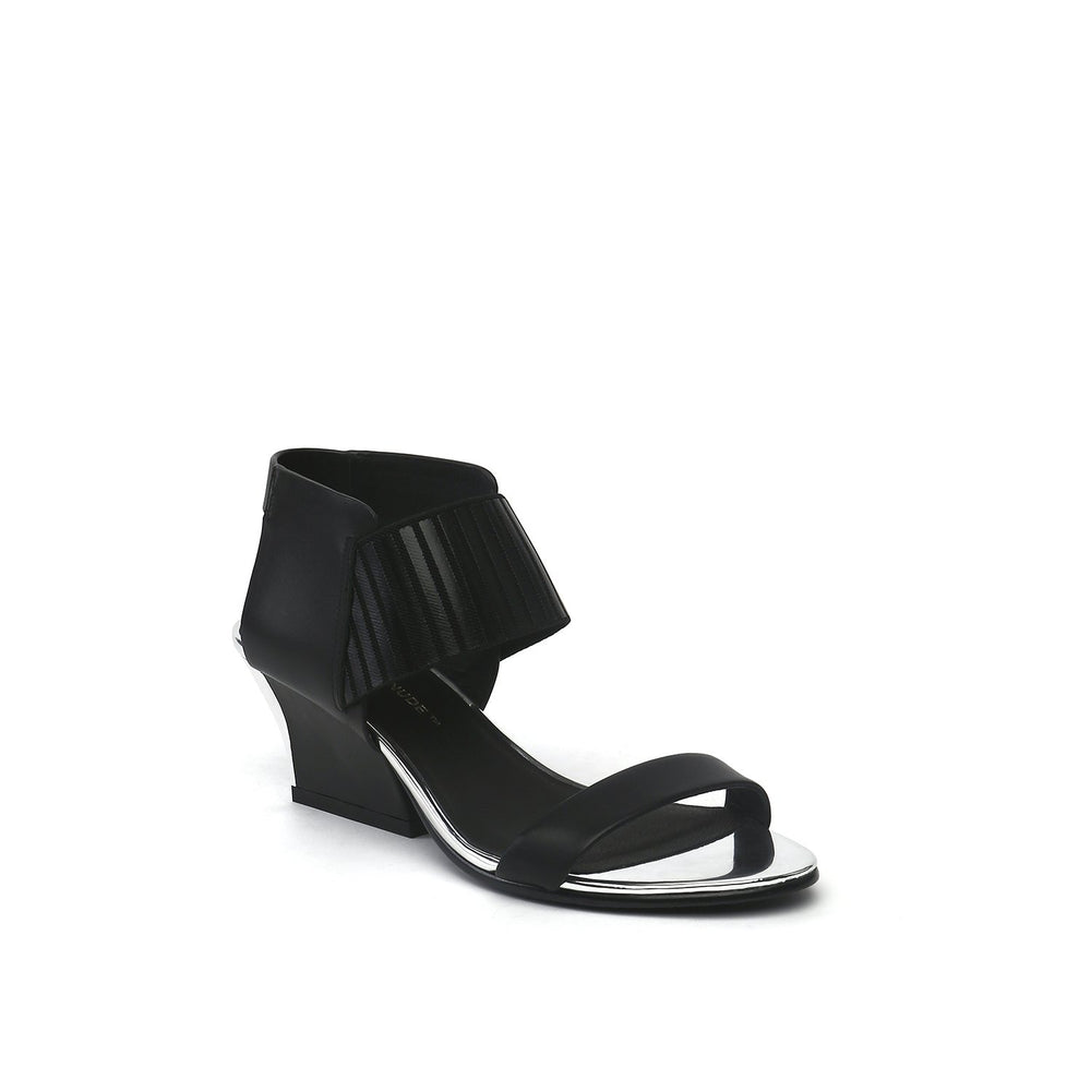 raiko black angle out view