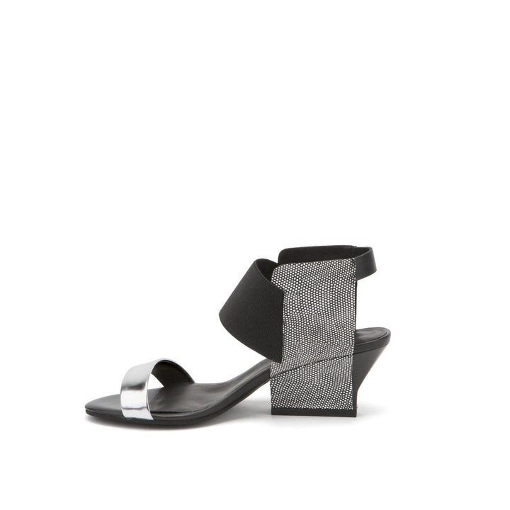 raiko black white mix + black in view