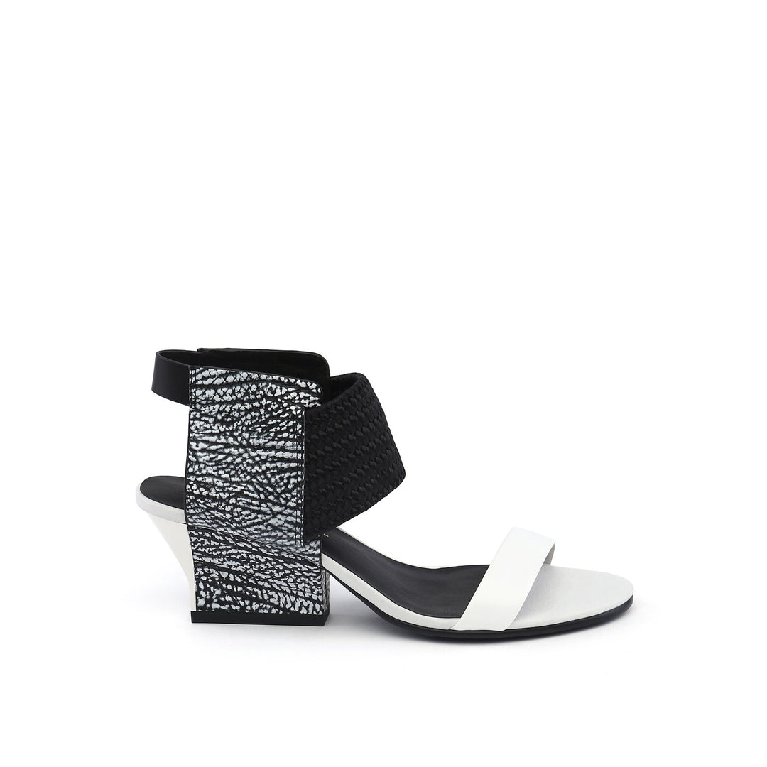 raiko white + black + black and white mix out view