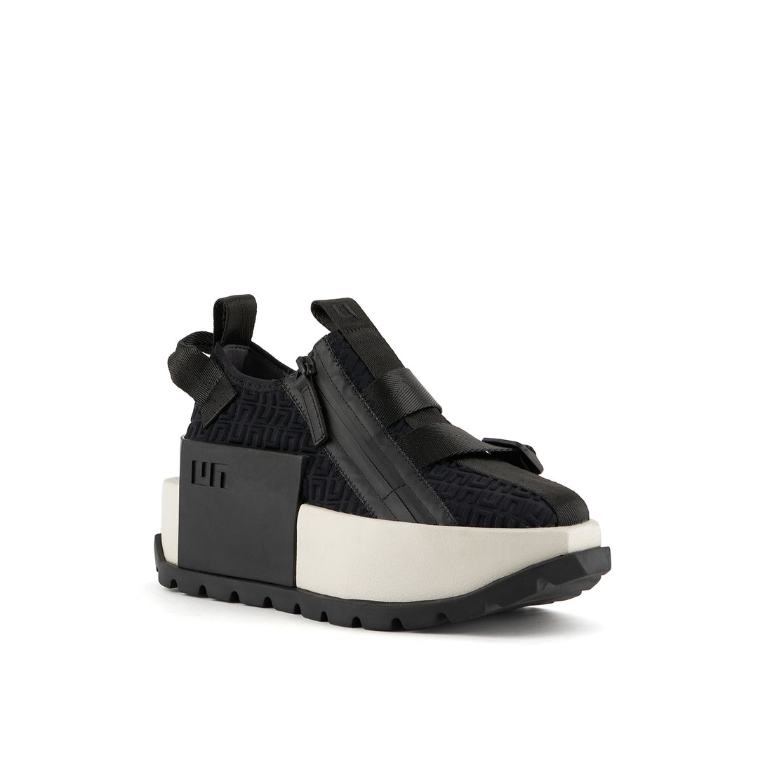 roko y black angle out view