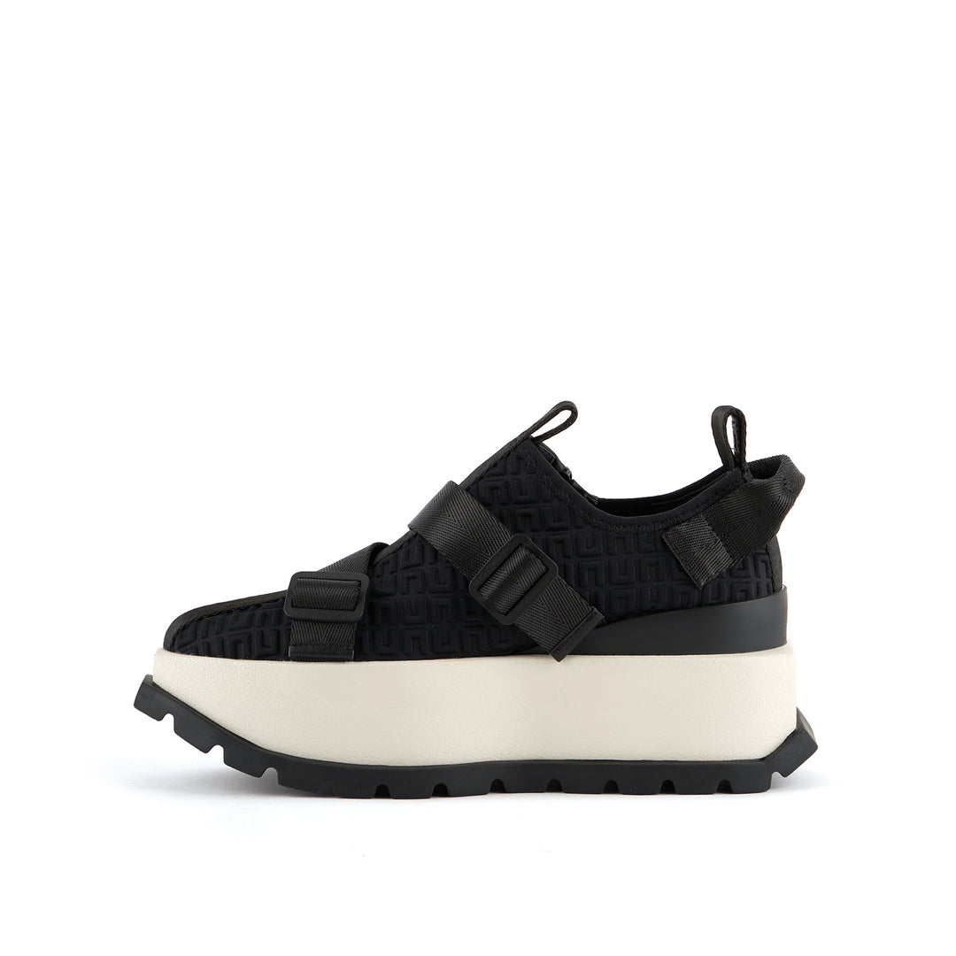 roko y black inside view