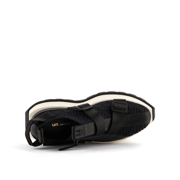 roko y black top view