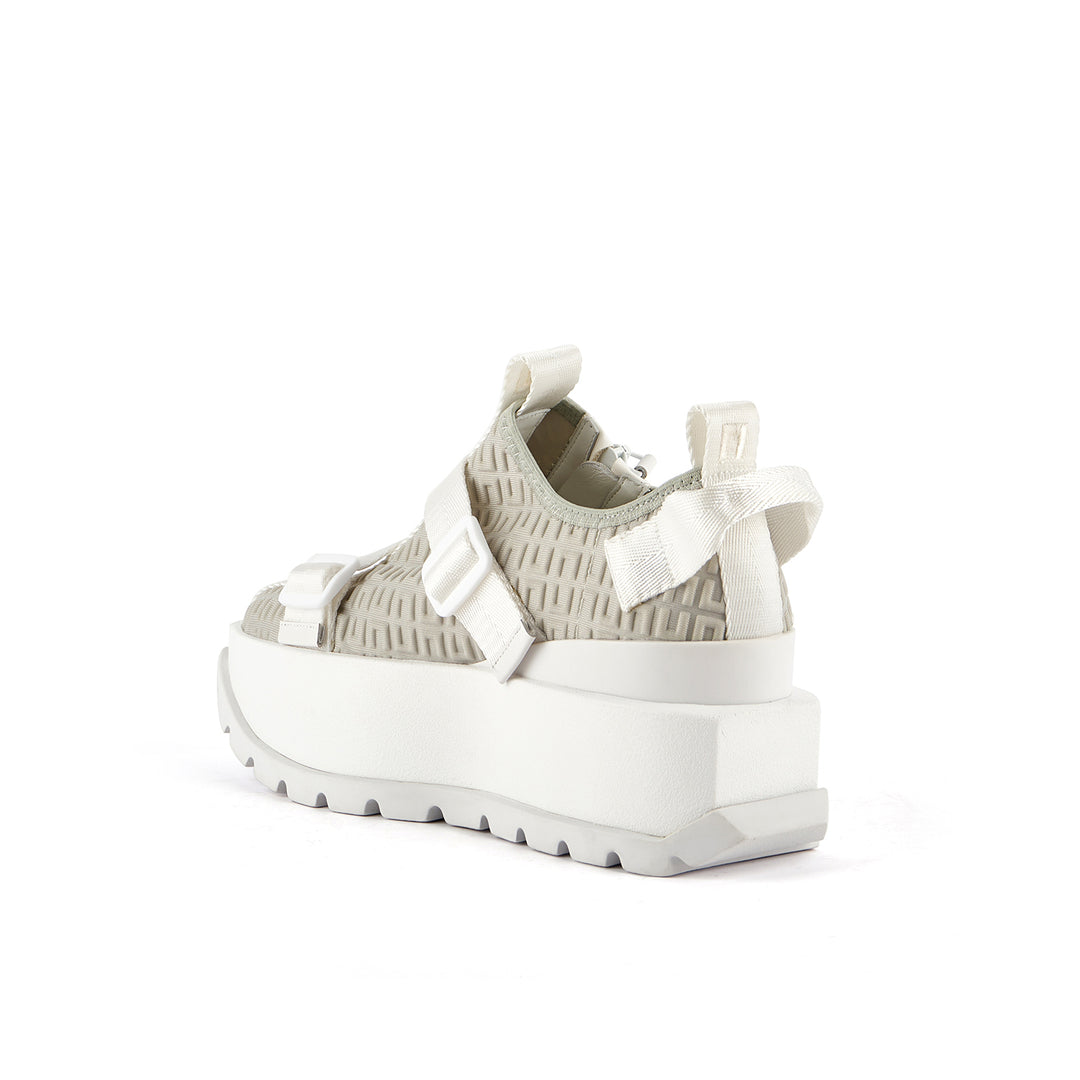 roko y ushuaia angle in view