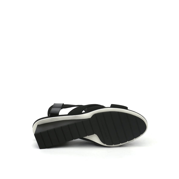 solid xx mid black bottom view