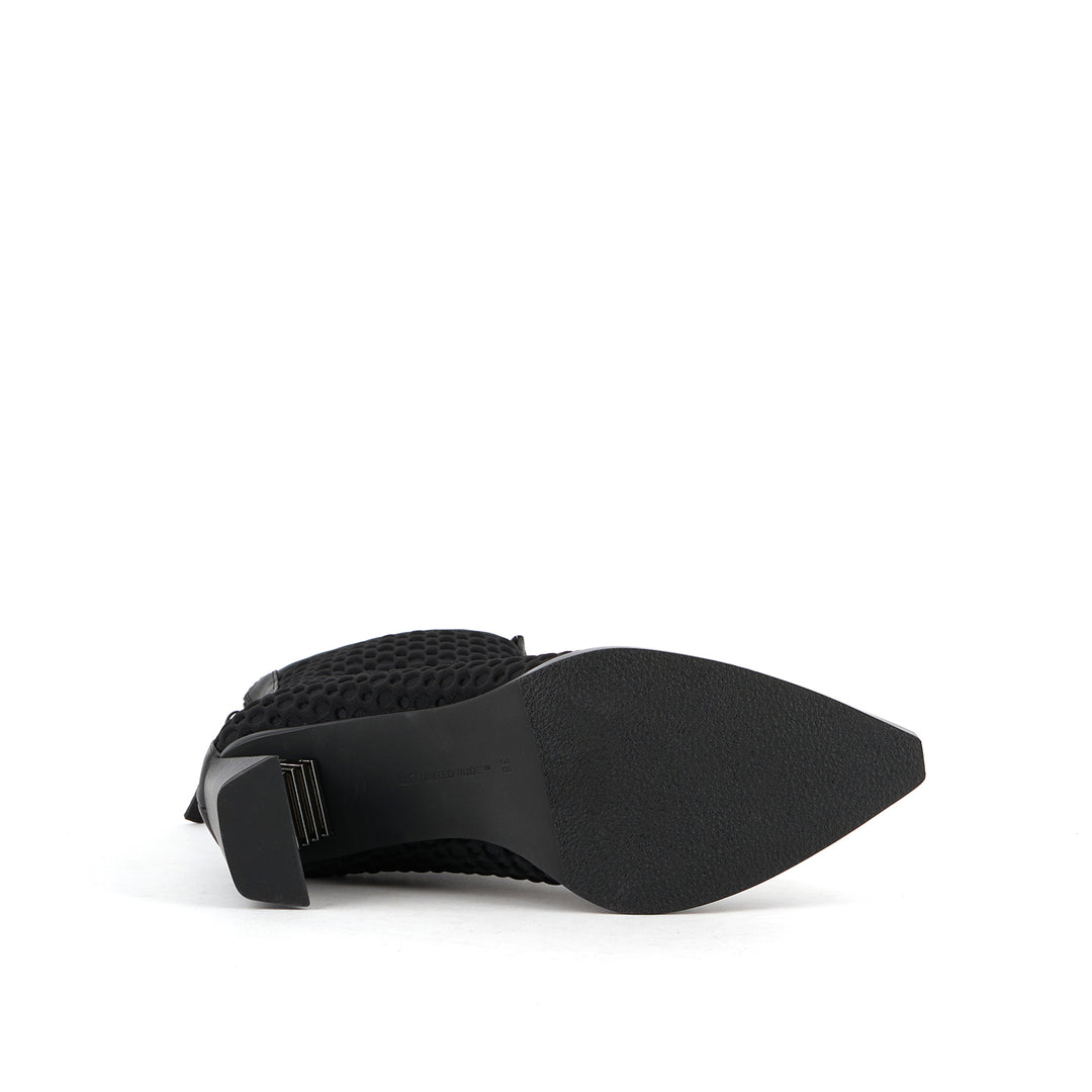 sonar bootie mid black bottom view