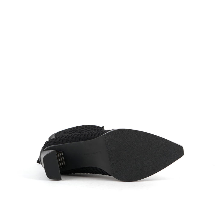 sonar bootie mid black bottom view
