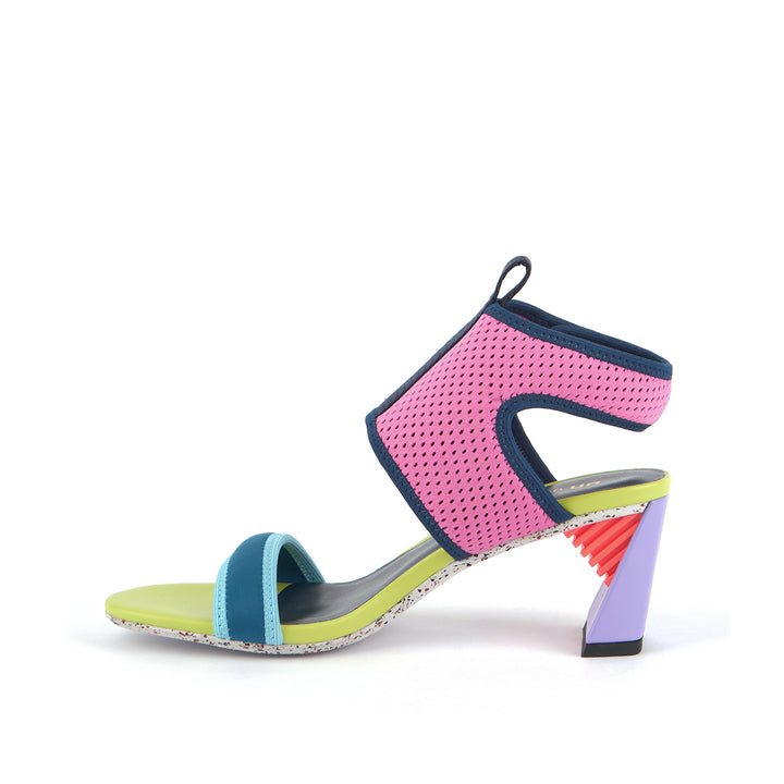 sonar surf mid resort inside view