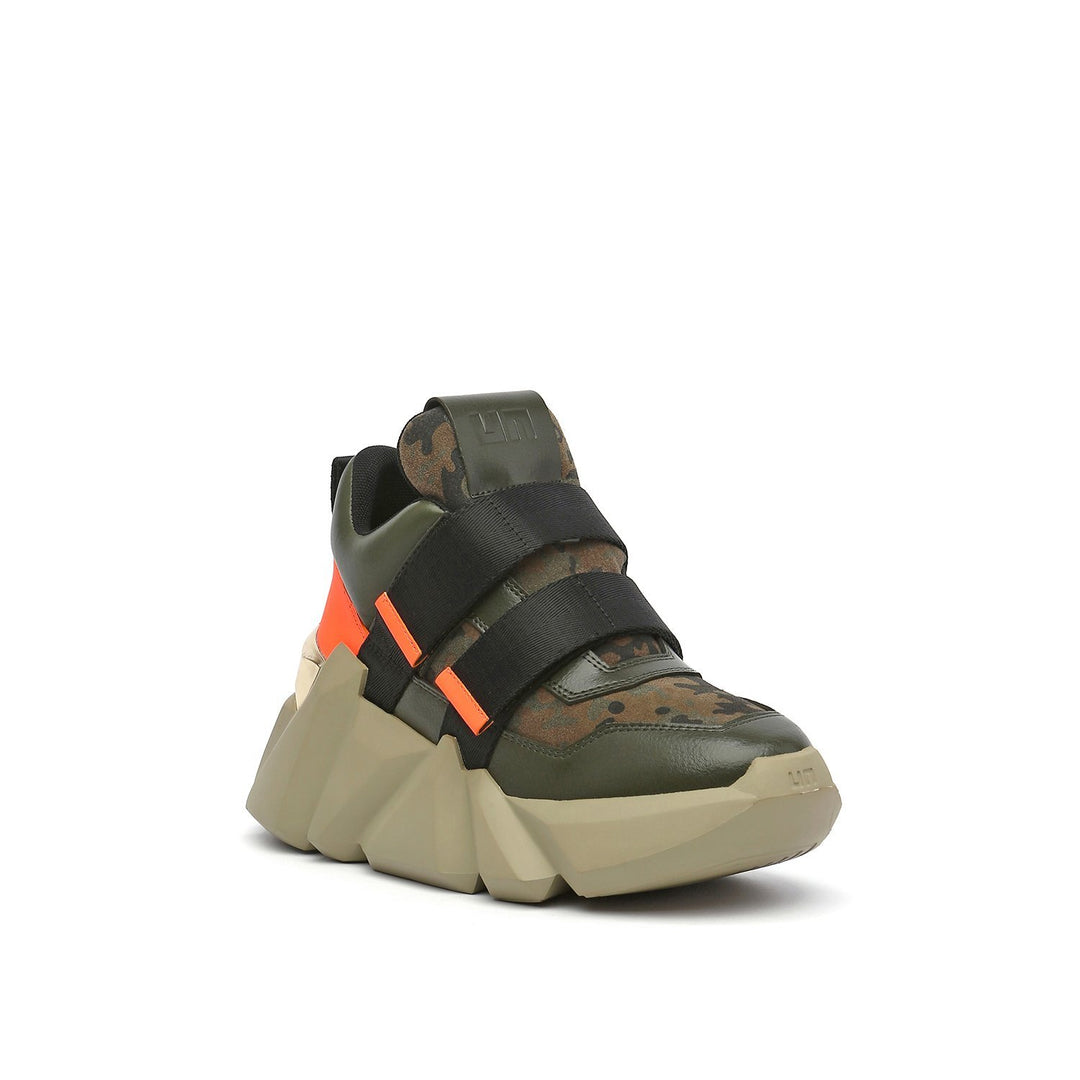 space kick womens camouflage angle out view