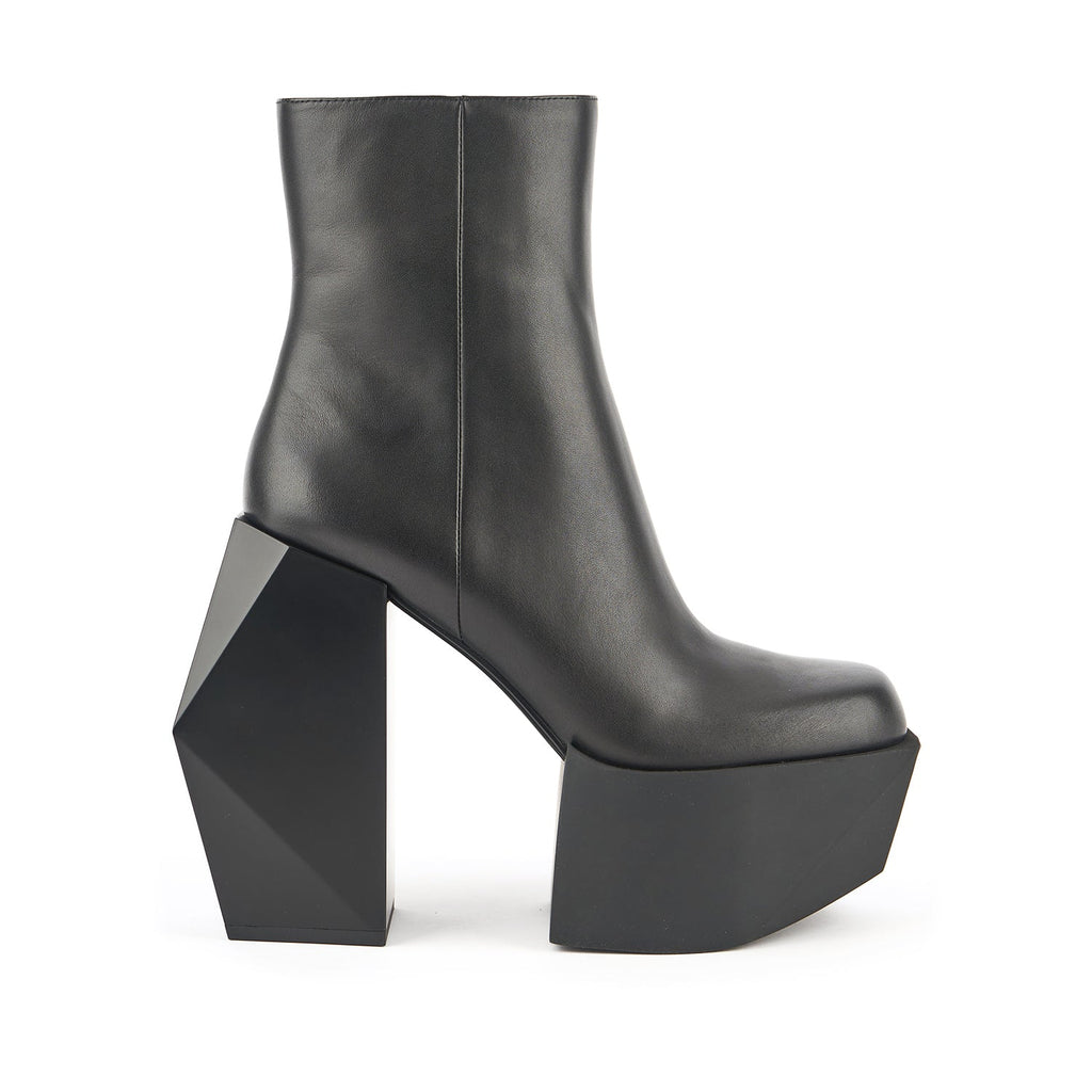 stage boot black 1 outside view aw23