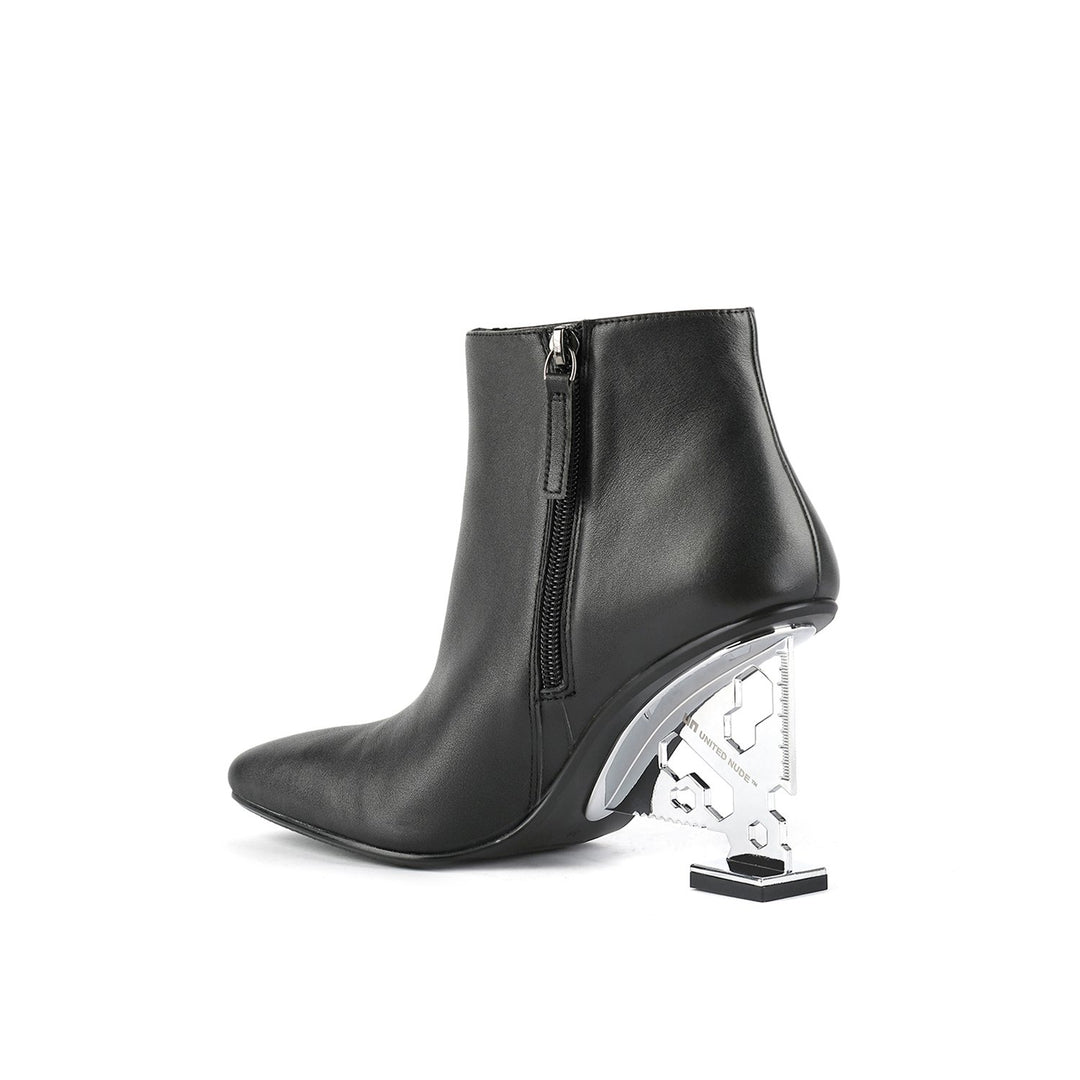 tool black angle in view