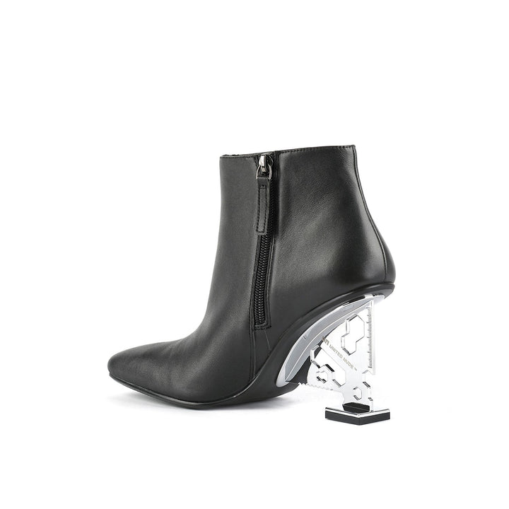 tool black angle in view