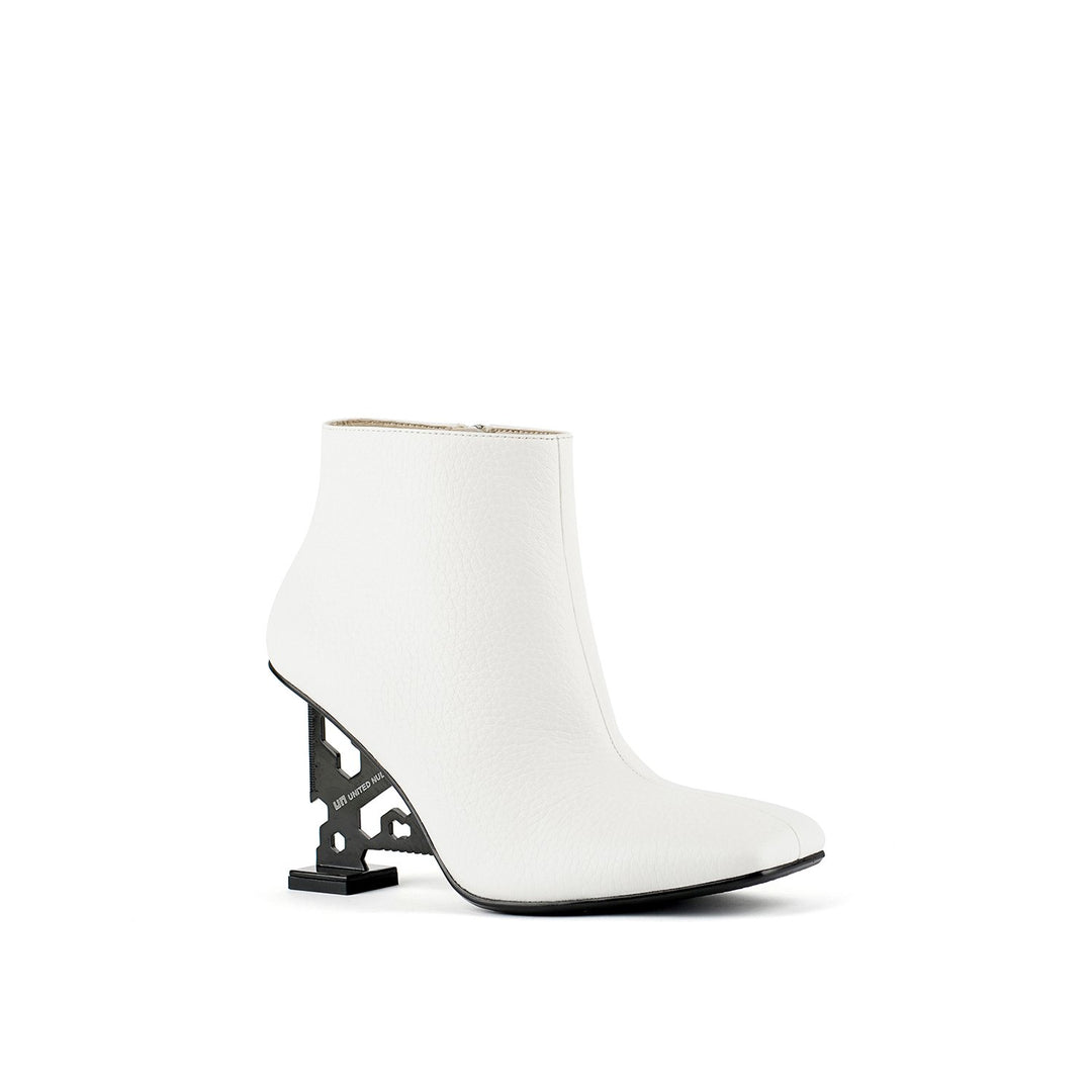 tool white angle out view