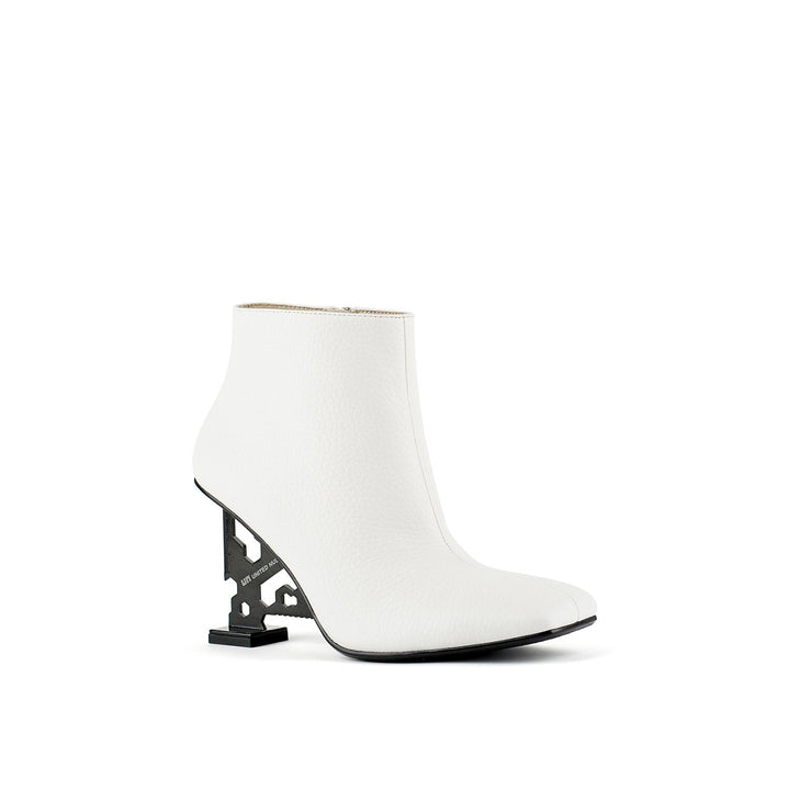 tool white angle out view