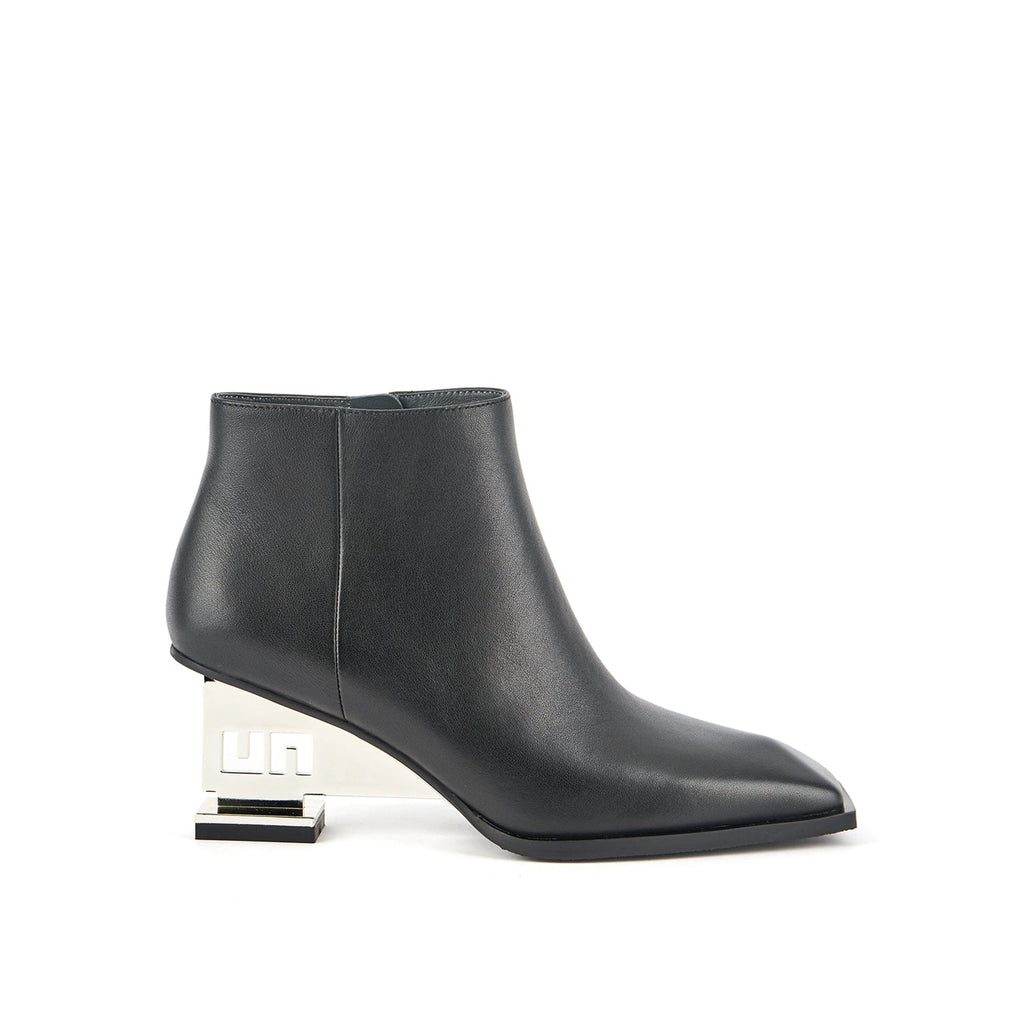 un bootie mid ii black 1 outside view aw23