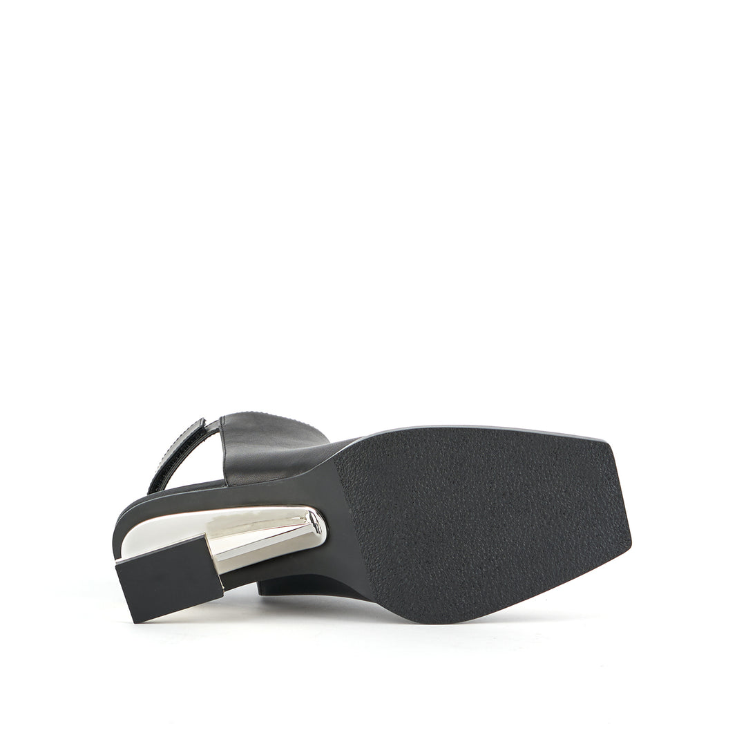 un mule mid black bottom view