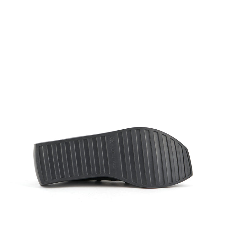 wa sneaker lo black bottom view