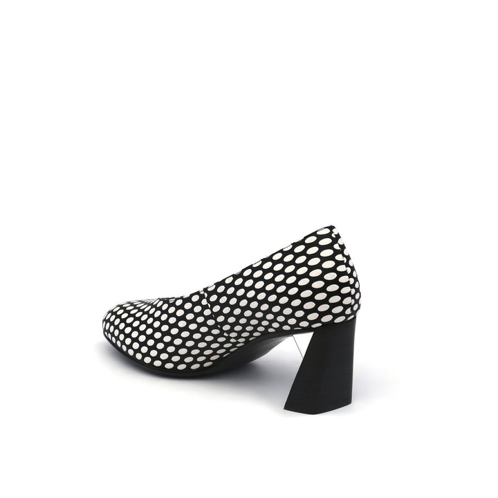 zink pump mid black white mix angle in view