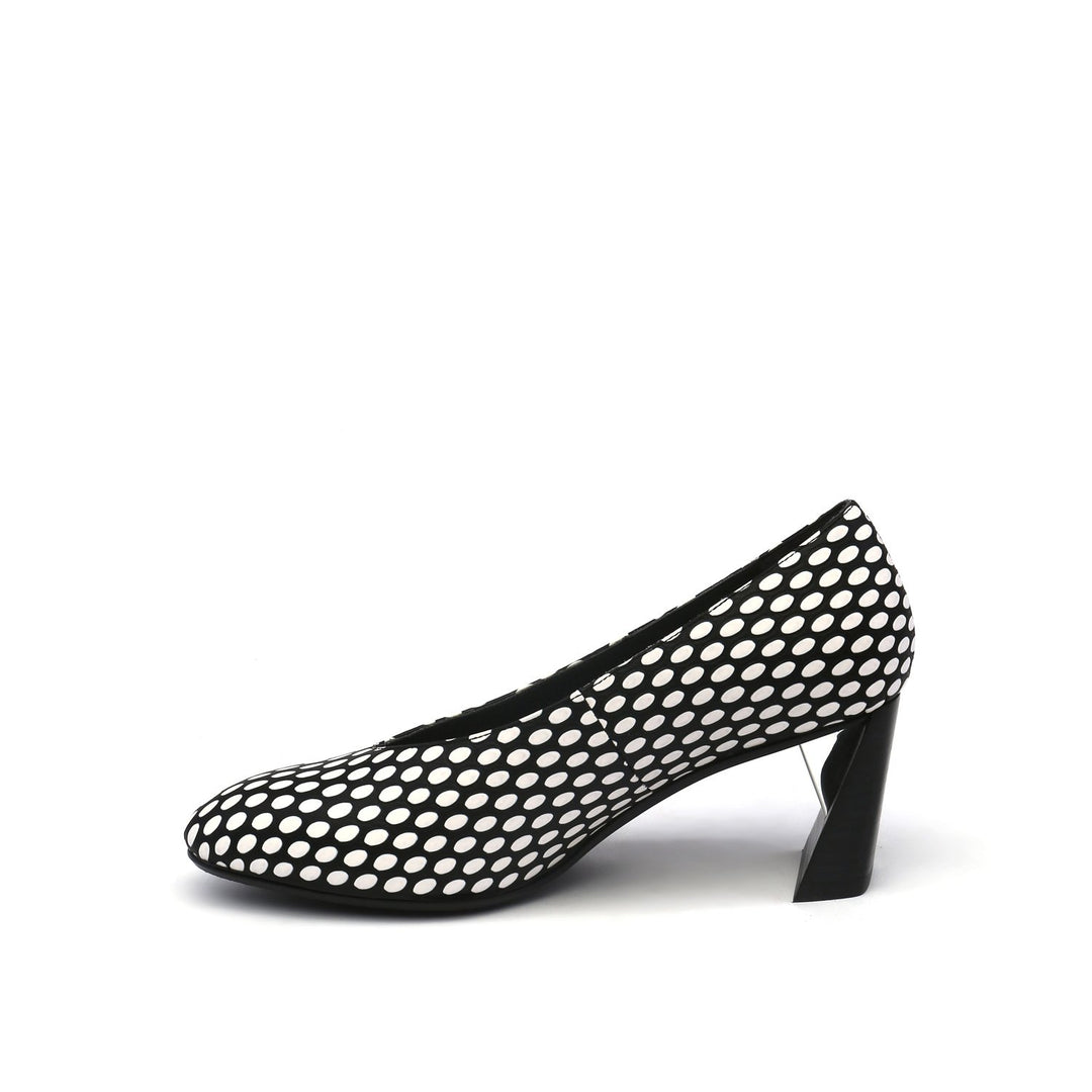 zink pump mid black white mix in view