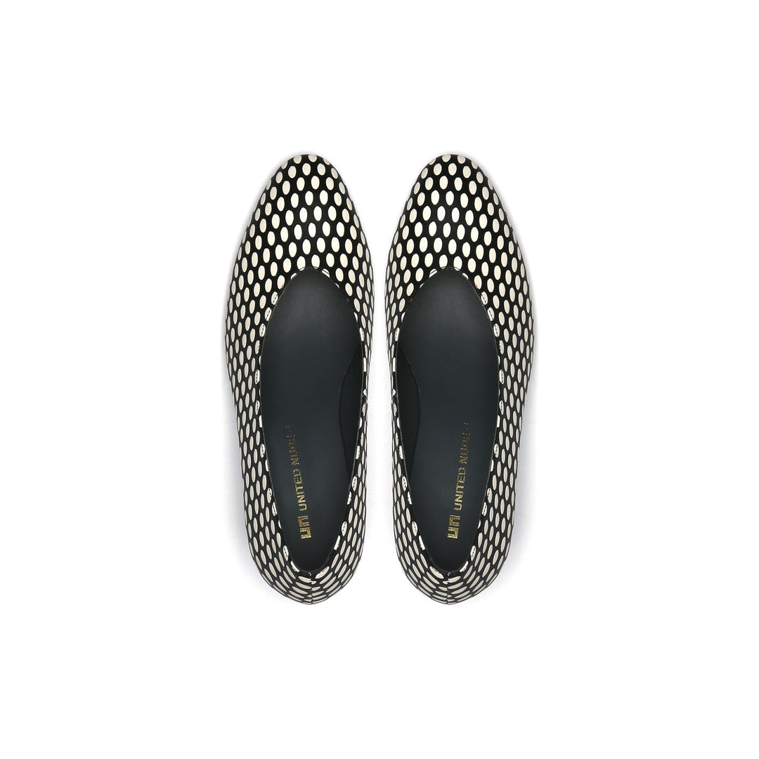 zink pump mid black white mix top view